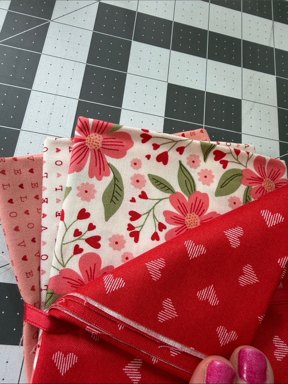 New…. Fat Quarter Bundle - Picture 2 of 3